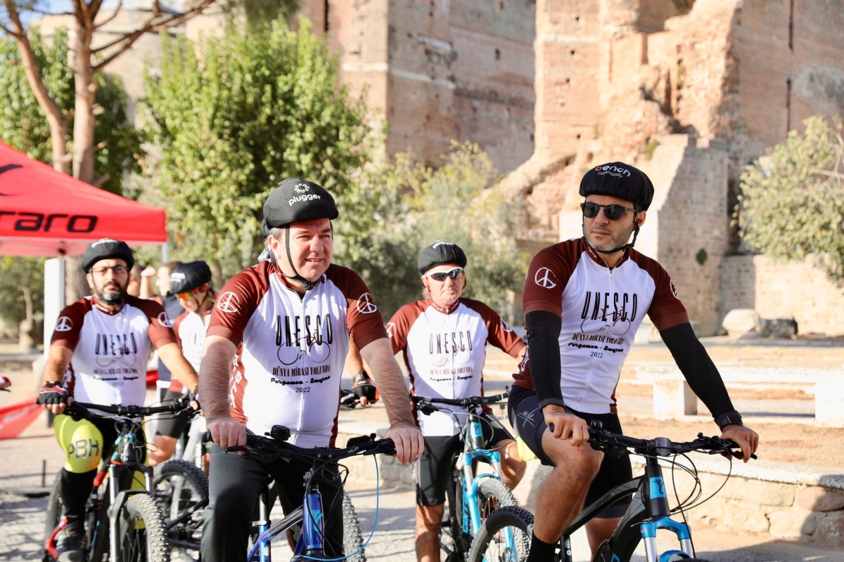 UNESCO Dünya Mirası Yolunda Bisiklet Turu'nun 8. Bergama'dan Start Aldı