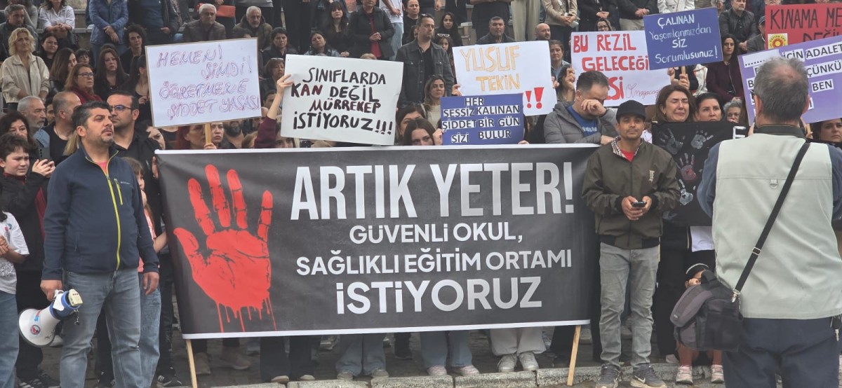 Bergama’da Okul Saldırılarına Tepki: “Okullarda Kan Değil Mürekkep İstiyoruz”