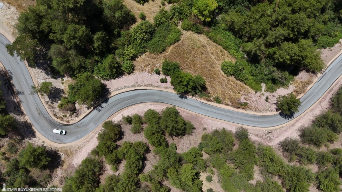 Kınık’ta 5 mahalleyi birbirine bağlayan yollar yenilendi