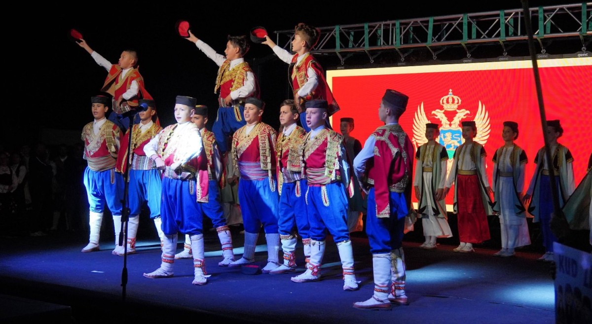 24. SARIMSAKLI TROPHY FESTİVALİ’NDE KÜLTÜRLER BULUŞTU