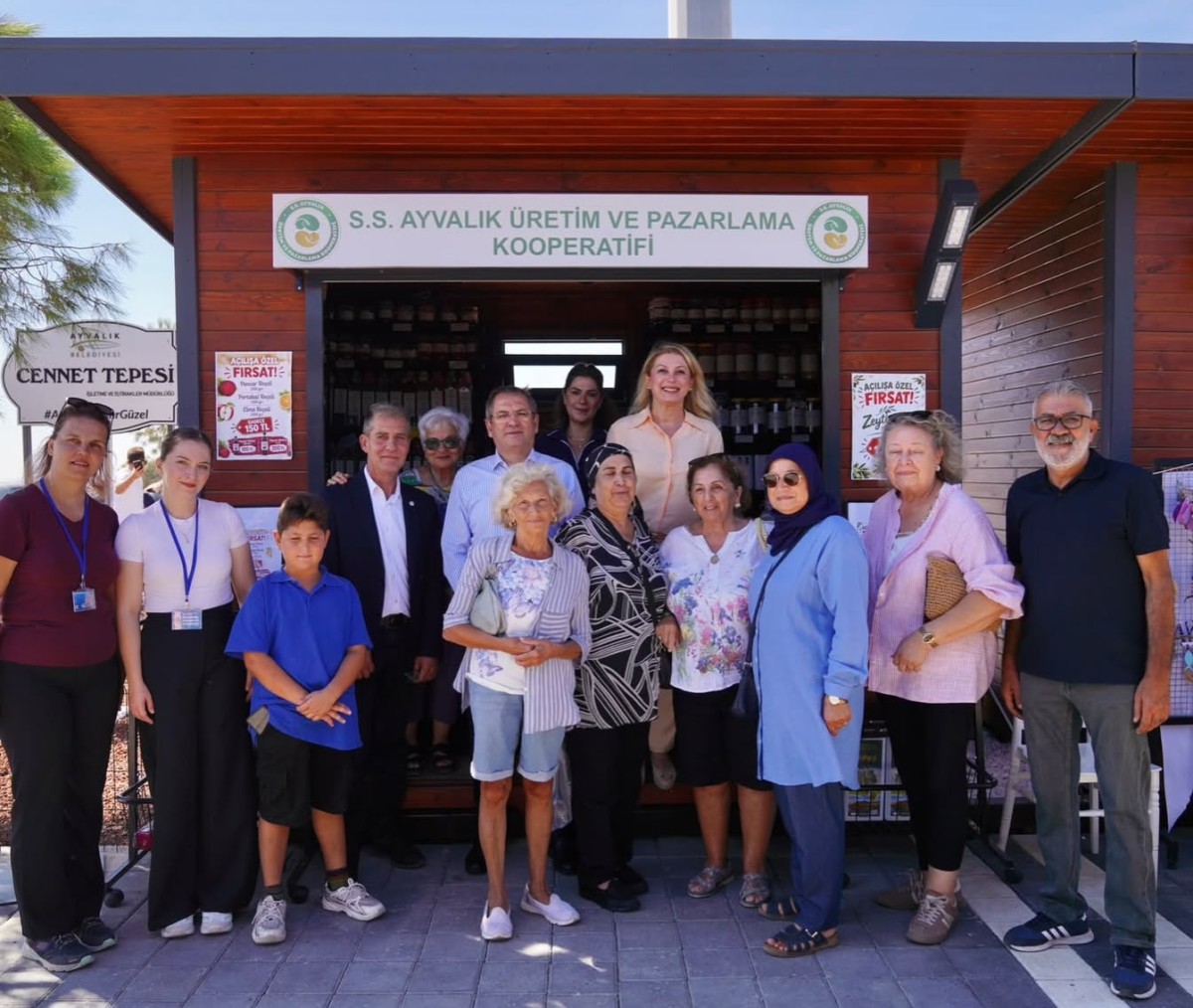 AYVALIKLI KADINLARIN EL EMEĞİ CENNET TEPESİ’NDE SOFRALARA ULAŞIYOR