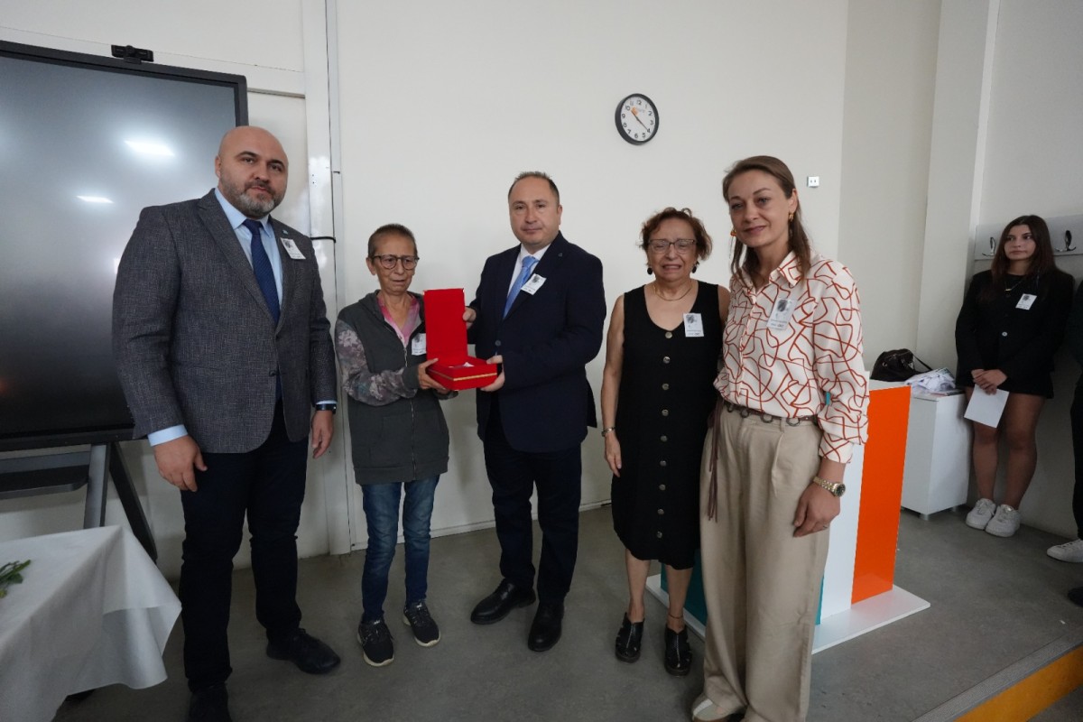 İzmir Bakırçay Üniversitesinde Demet Karakaş İçin Anma Töreni