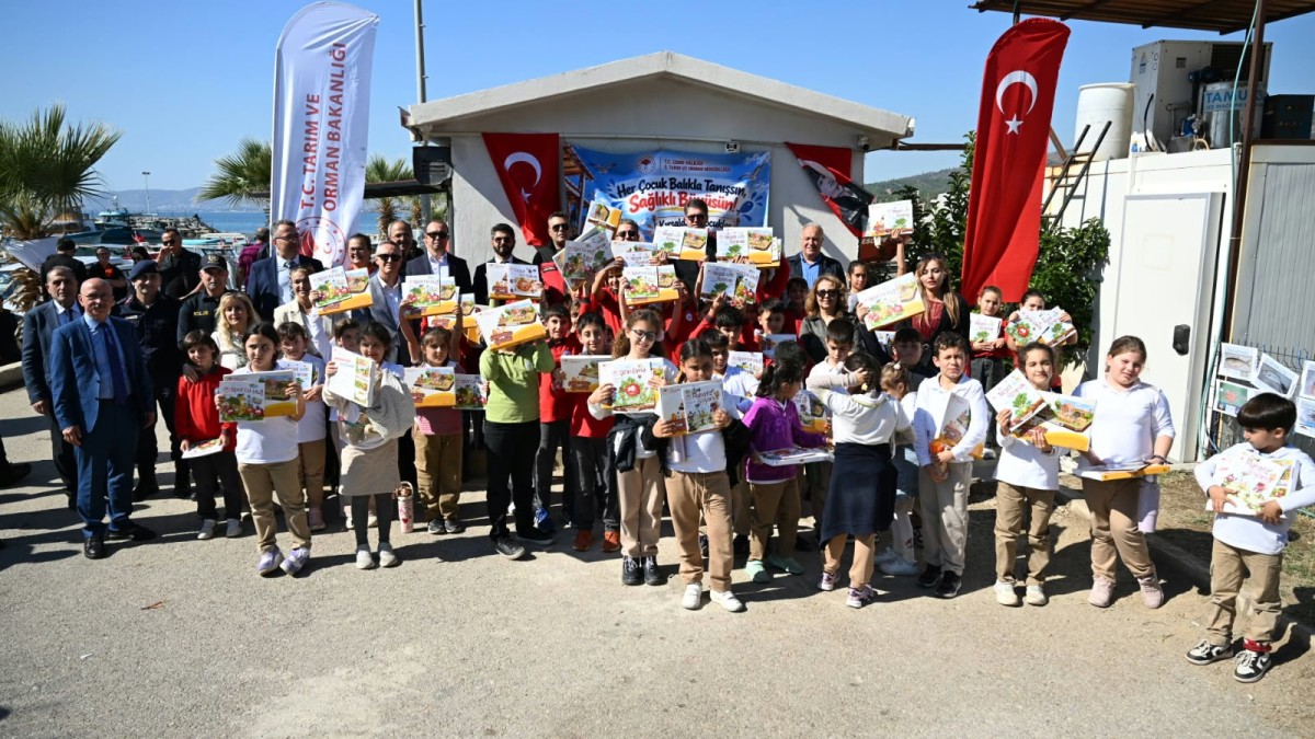 ÇOCUKLAR GÜMÜLDÜR’DE DENİZ, BALIK VE KİTAPLARLA BULUŞTU