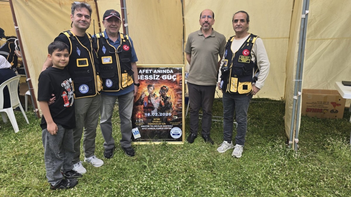 İşitme Engelli Öğrenciden Tarihi Başarı: Bergamalı Didem Özkan A Sınıfı Amatör Telsizci Oldu